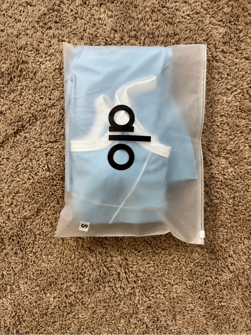 ALO Yoga Sky Blue Sports Bra and Flare Leggings Set with White Trim - Picture 4 of 4